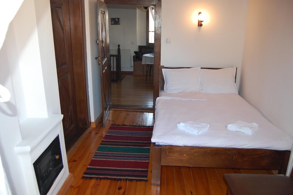 Kazasovata Guest House Tryavna Phòng bức ảnh
