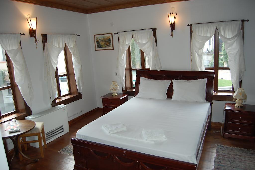 Kazasovata Guest House Tryavna Phòng bức ảnh
