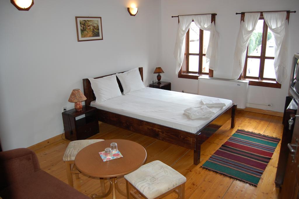 Kazasovata Guest House Tryavna Phòng bức ảnh