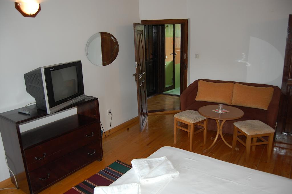 Kazasovata Guest House Tryavna Phòng bức ảnh