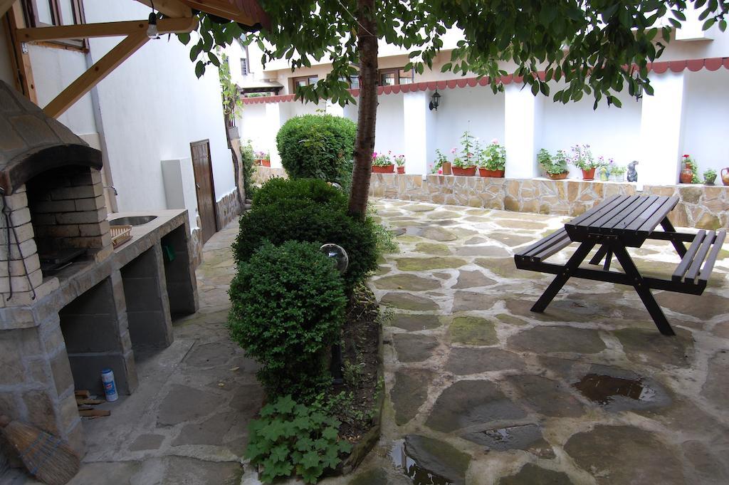 Kazasovata Guest House Tryavna Ngoại thất bức ảnh